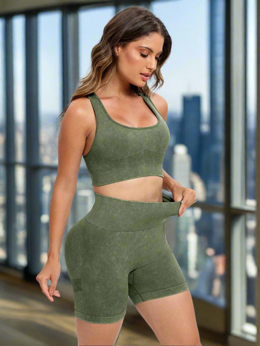 Activewear set for women, ideal for workouts