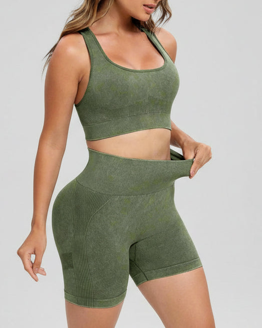 Activewear set for women, ideal for workouts